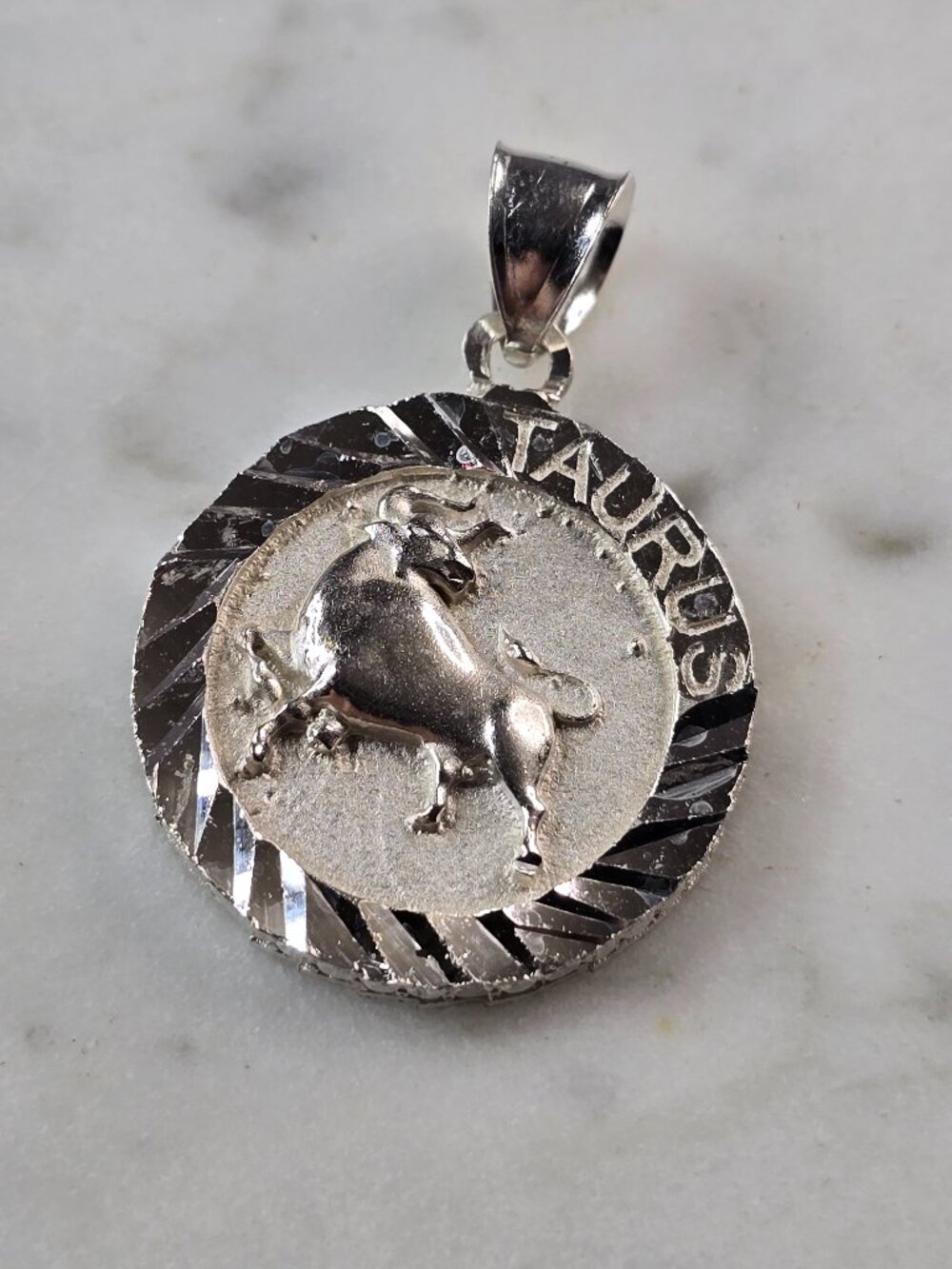 Womens Vintage Estate Sterling Silver Zodiac Taurus Pendant 3.5g E5696